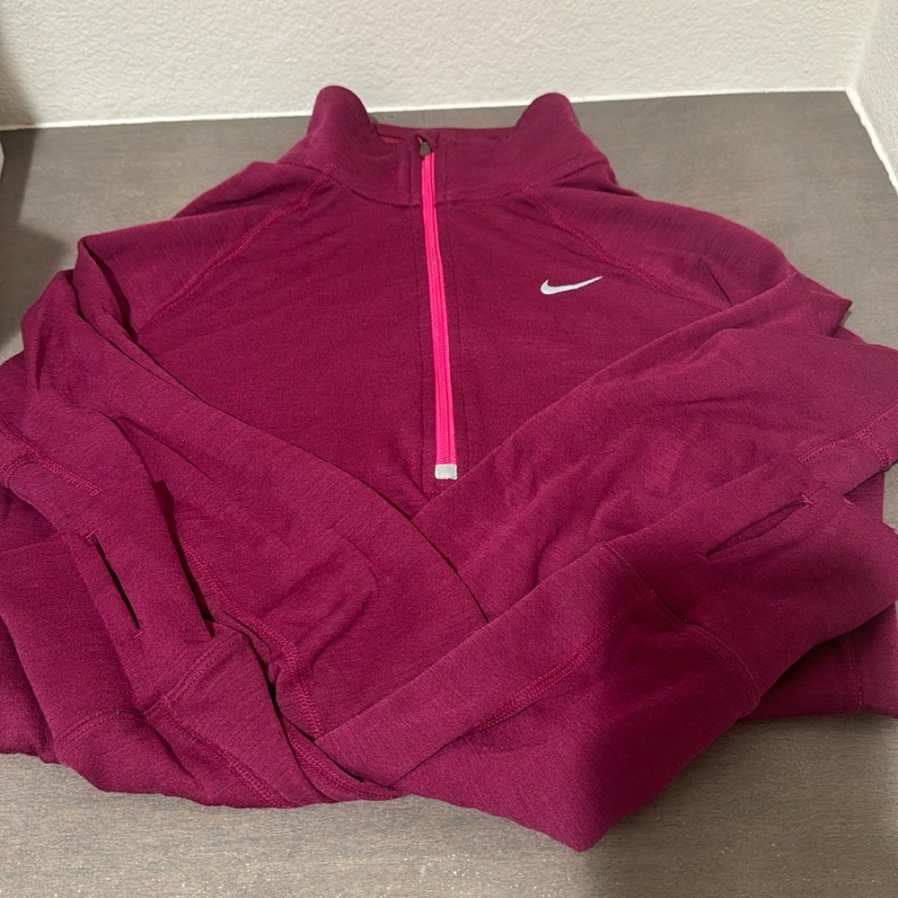 Woman DryFit pull over